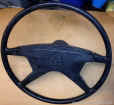 VW_Beetle_Steering_wheel_early_70s.JPG (200815 bytes)