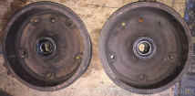 Brake_Drums_Pair_Front_T2_Bay_window_68-70_211405615C__with_backing_plates__4.jpg (268873 bytes)