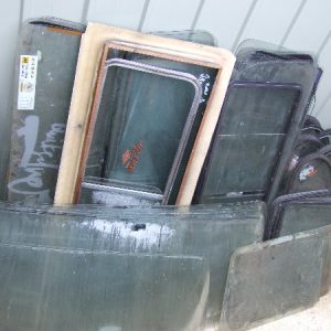 Bay side middle / side rear Glass