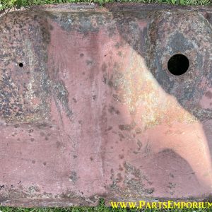 Bay under pedal pan