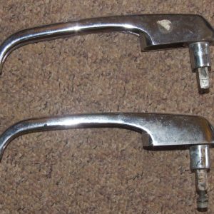 Late bay sliding door handle