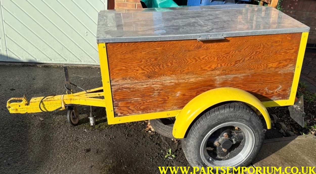 Vintage camping trailer - Image 3