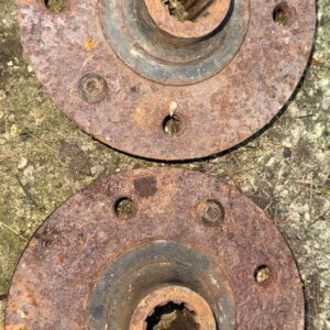 Pair VW Type 3 rear wheel hub carrier