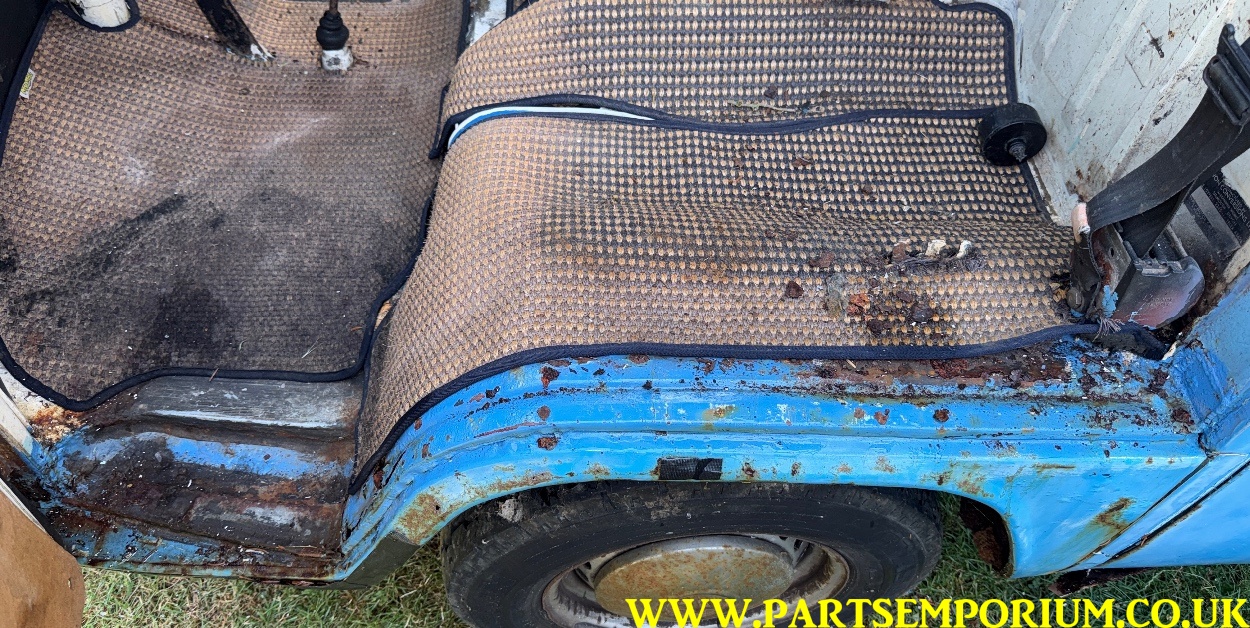 Rusty VW Bay window T2 Camper project / spares or repairs - pop top bus cheap Bay - Image 87