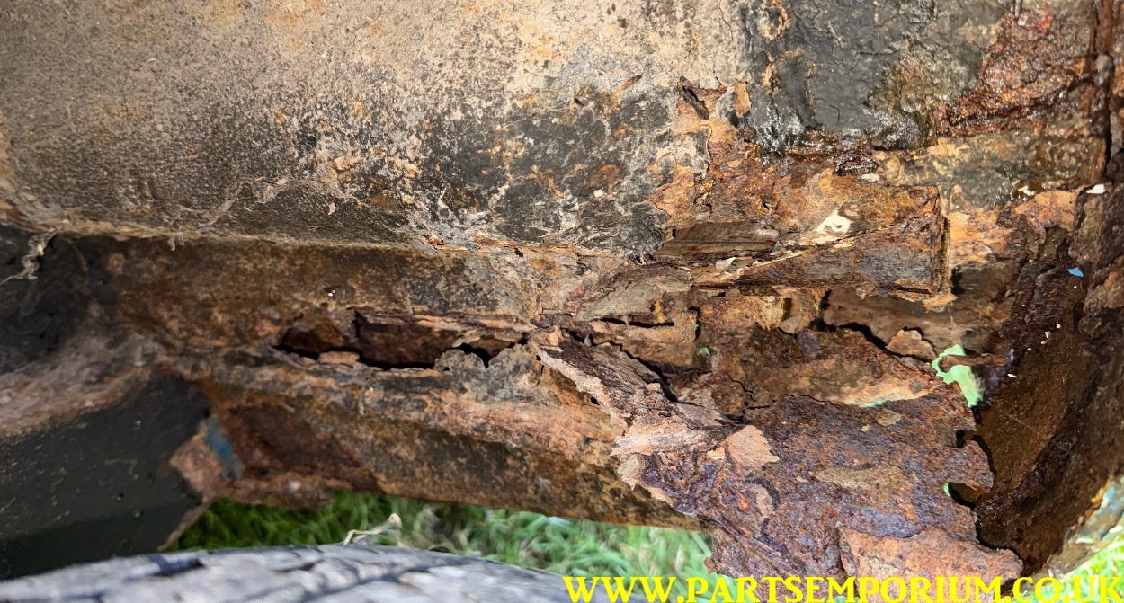 Rusty VW Bay window T2 Camper project / spares or repairs - pop top bus cheap Bay - Image 79
