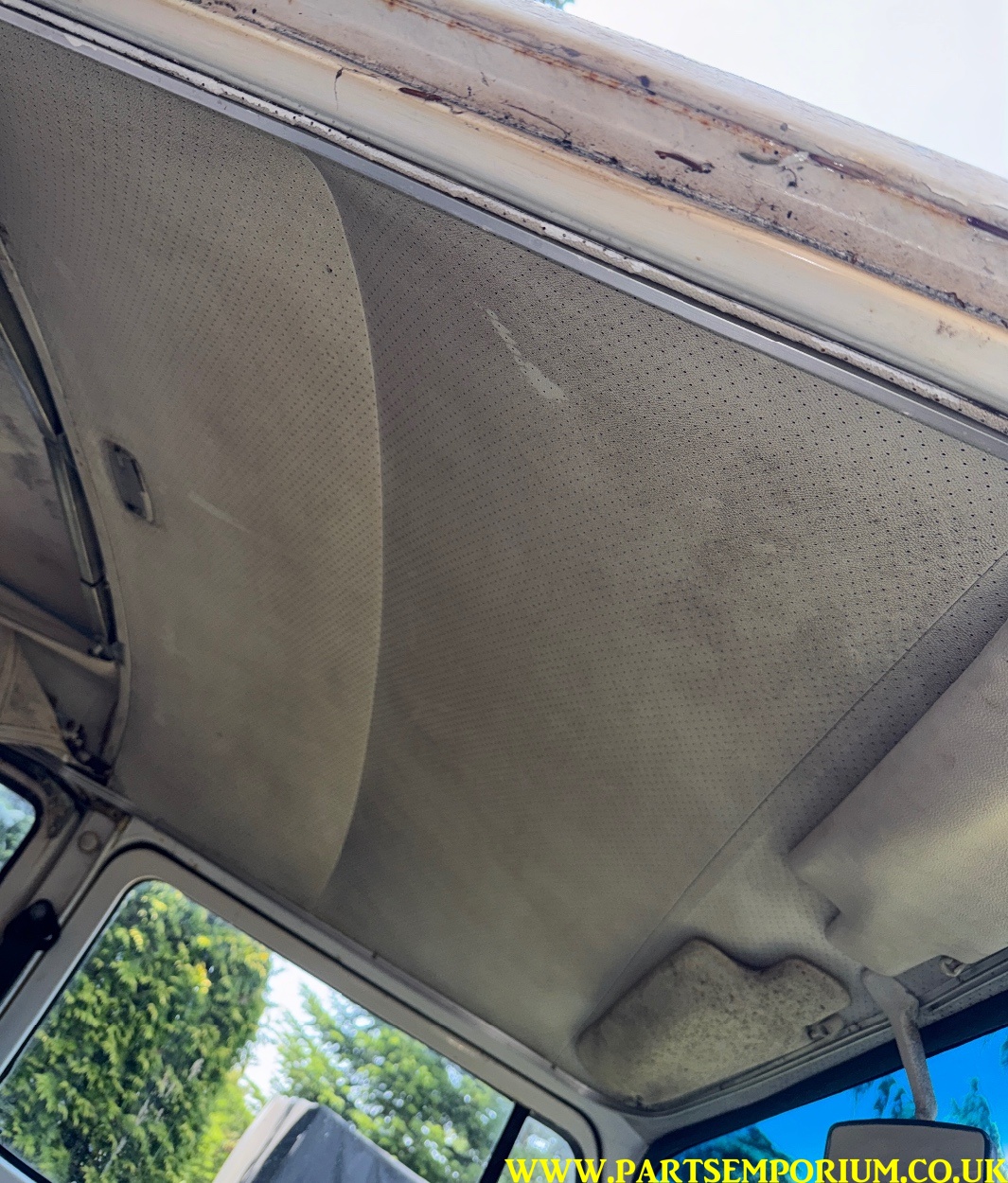 Rusty VW Bay window T2 Camper project / spares or repairs - pop top bus cheap Bay - Image 61